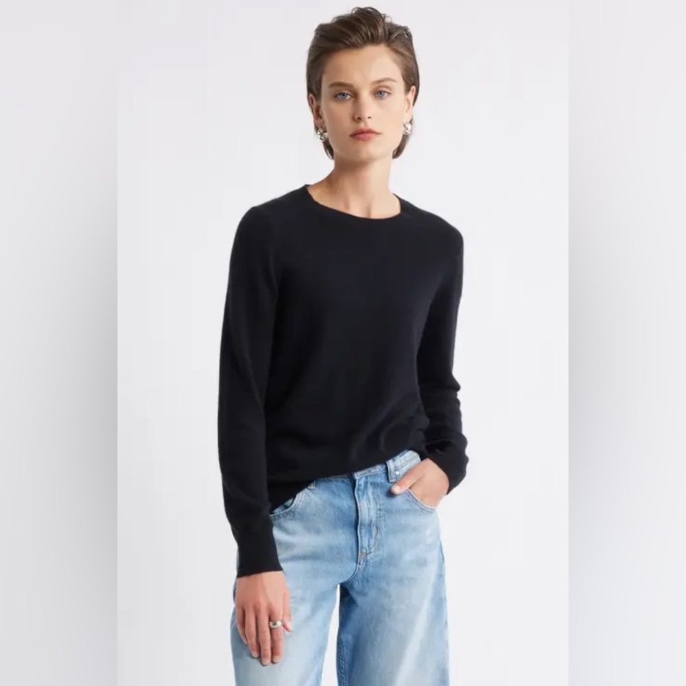 100% Cashmere Long Sleeve Sweater – Soft, Lightweight & Luxurious